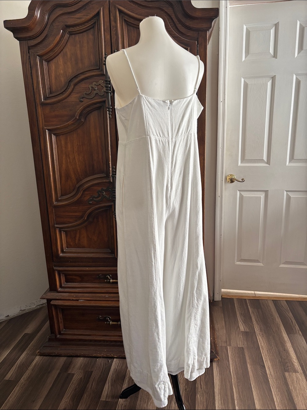 Express wide leg V neck jumpsuit - Picture 3 of 14
